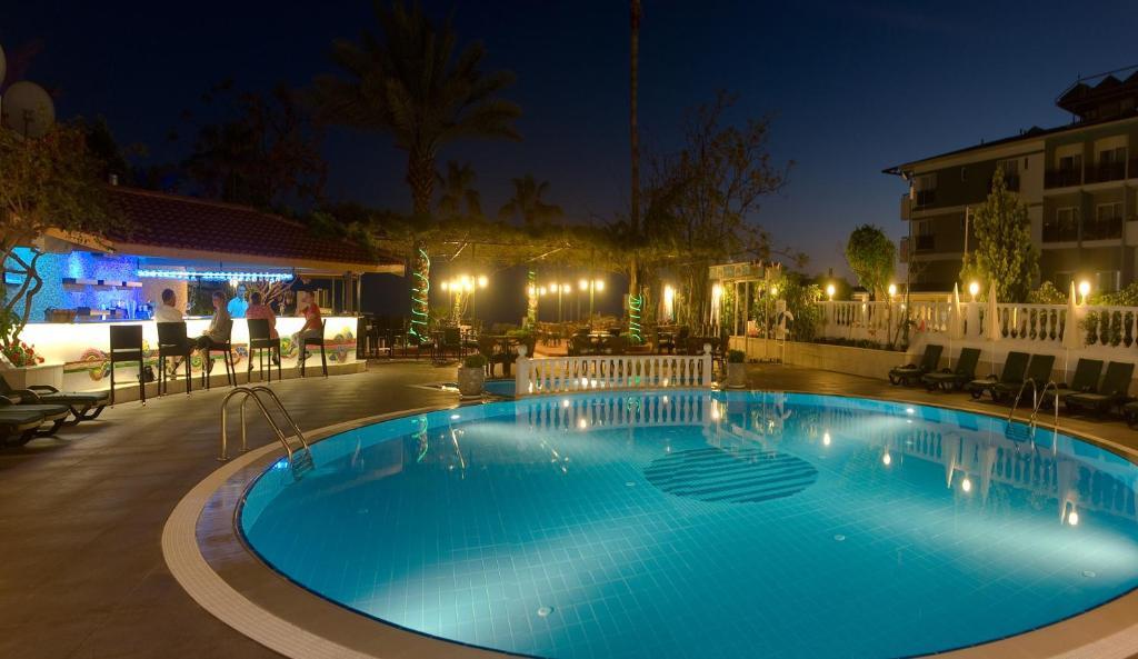 Azak Otel 3*