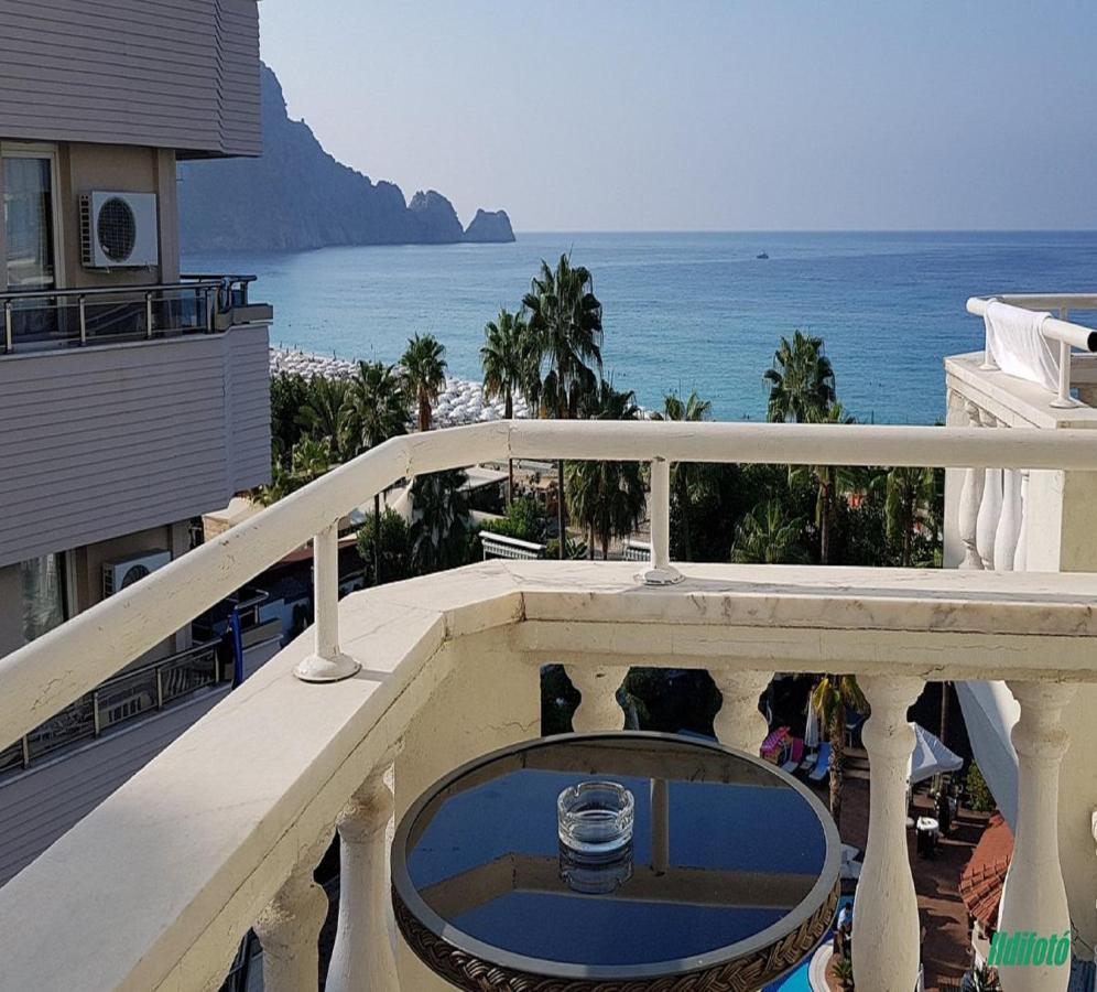 Azak Hotell 3*